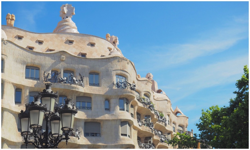 De ebike tour gaat langs Casa Mila / La Pedrera